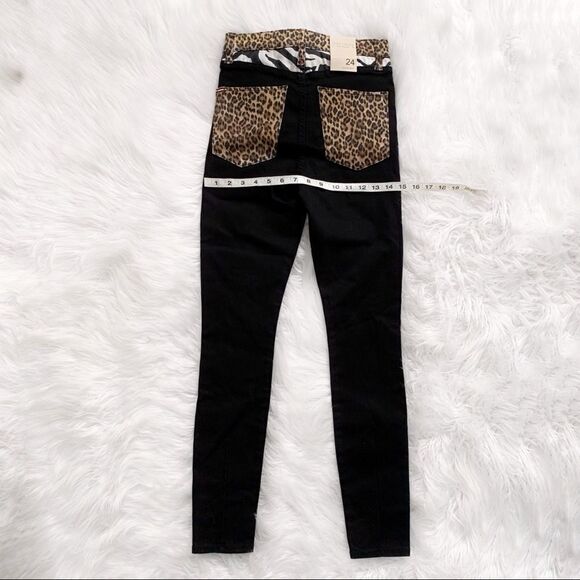 ALICE + OLIVIA Skinny Jeans! Retail $330 - Picture 7 of 8
